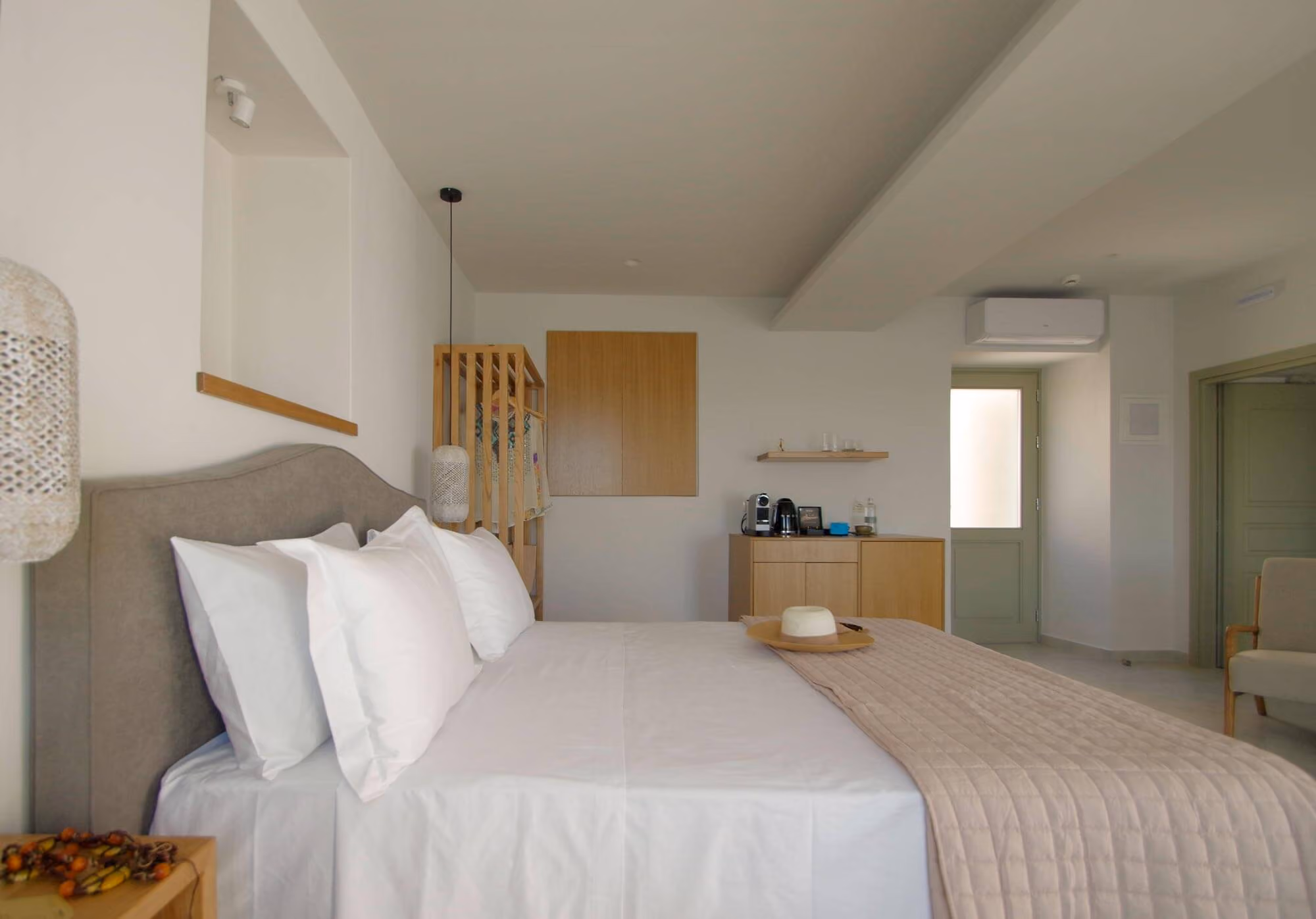 Krinakia suite, bedroom, living room 