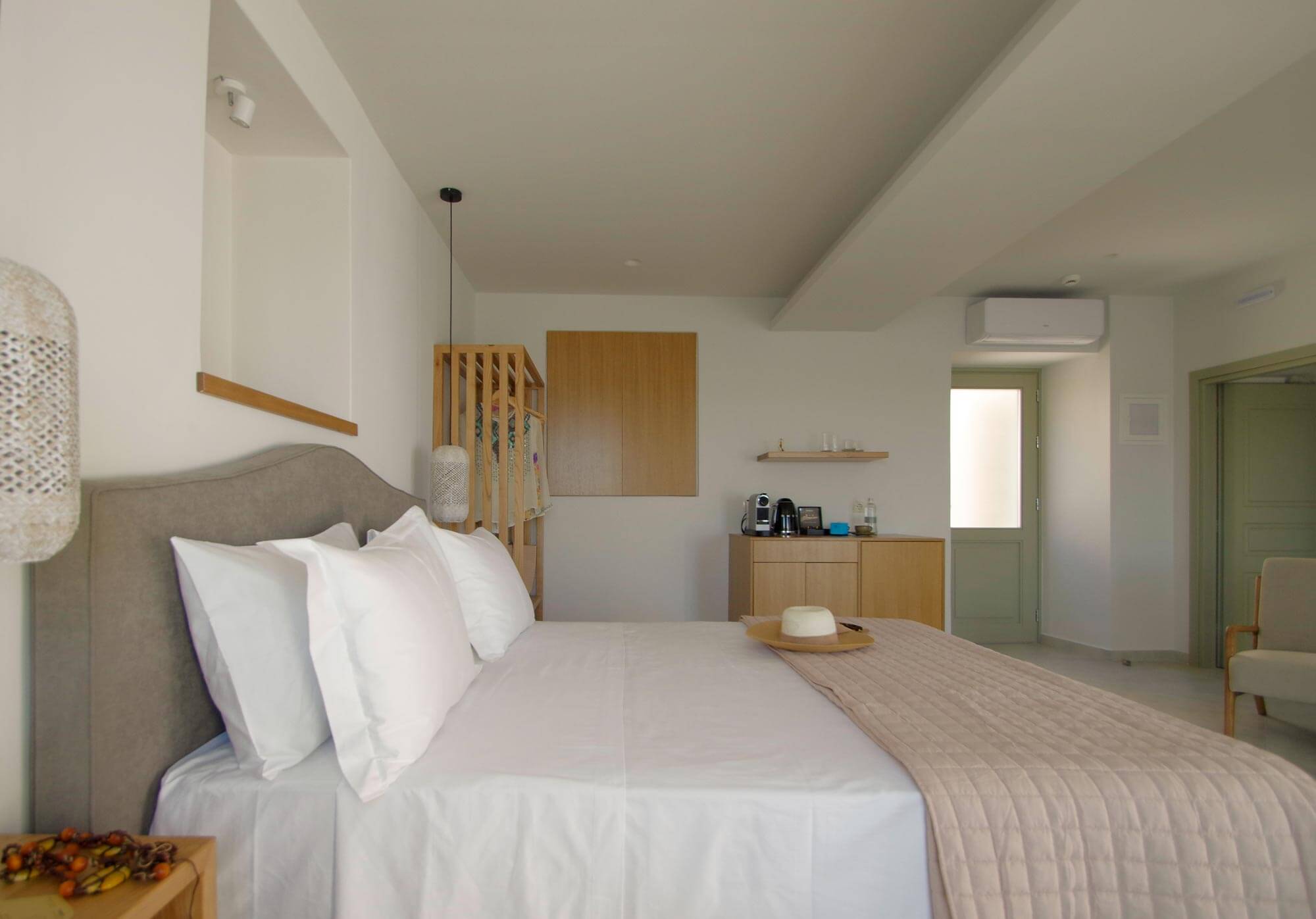 Krinakia suite, bedroom, living room 